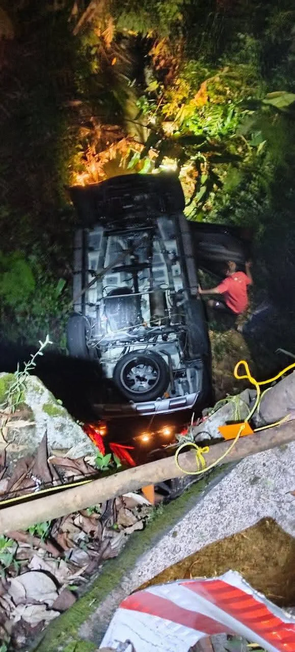 Man killed as SUV plunges into ravine five family members injured Man killed as SUV plunges into ravine, five family members injured