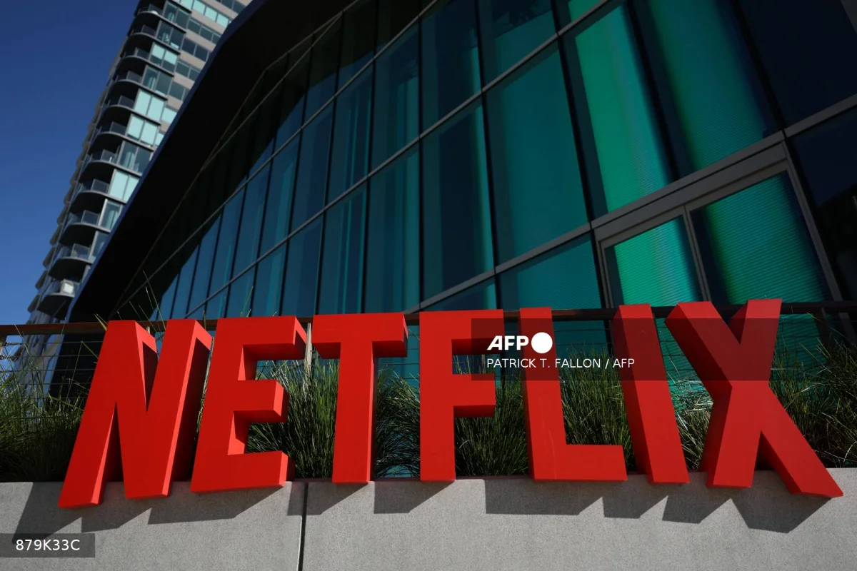 Netflix shares plunge 8 as revenue barely beats forecasts Netflix shares plunge 8% as revenue barely beats forecasts