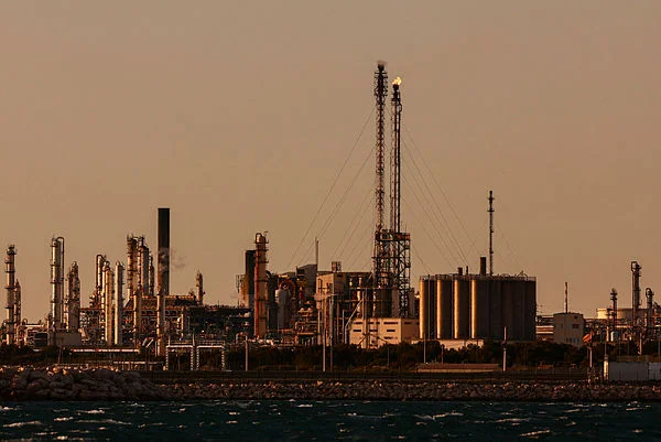 Oil rises on concerns over escalating Middle East tensions