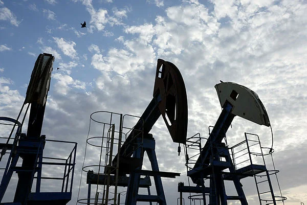 Oil surges stocks fall on Trump Iran blockade threat Oil surges, stocks fall on Trump Iran blockade threat