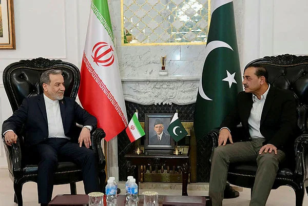 US envoys head to Pakistan for Iran war talks