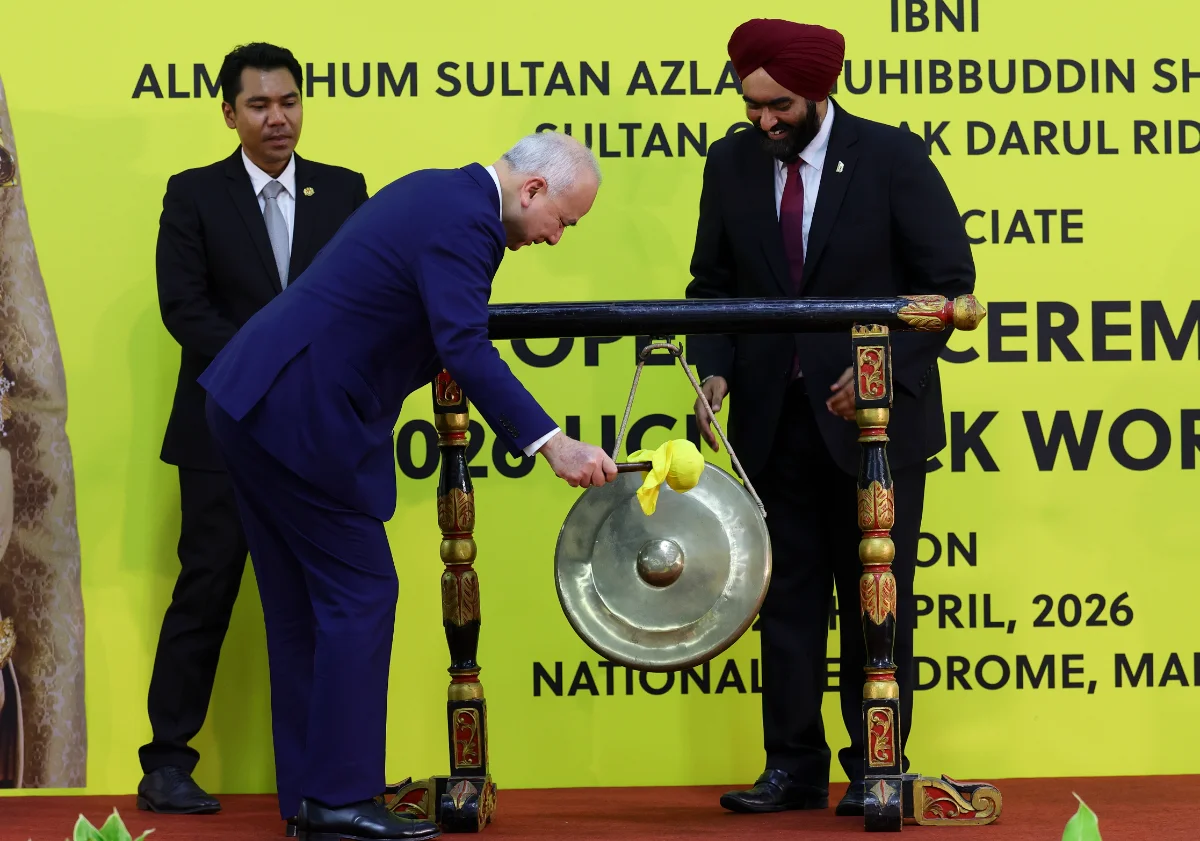 PERASMIAN Sultan Nazrin opens 2026 track cycling world cup