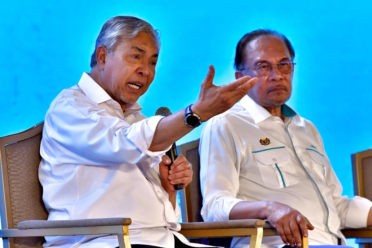 Meeting with Zahid likely today as Negeri Sembilan crisis deepens - Anwar
