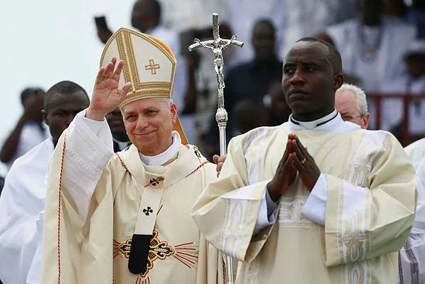 Pope urges Cameroon to reject violence in mass appeal