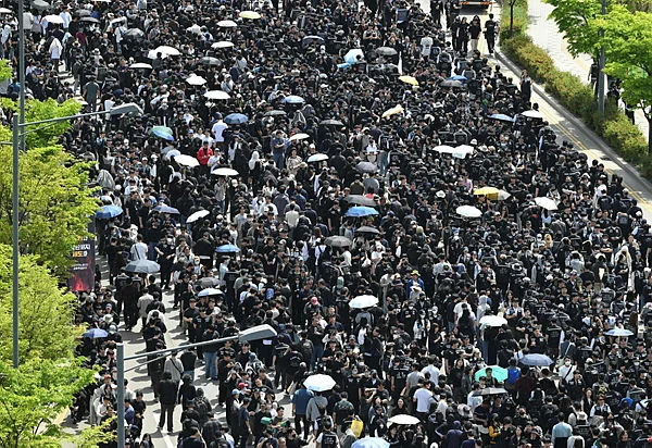 South Korea's Samsung workers rally in thousands as strike looms