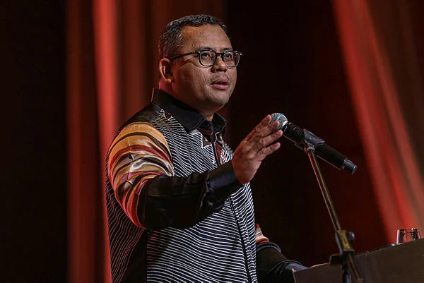 Selangor gov’t urges swift action over sultan insult