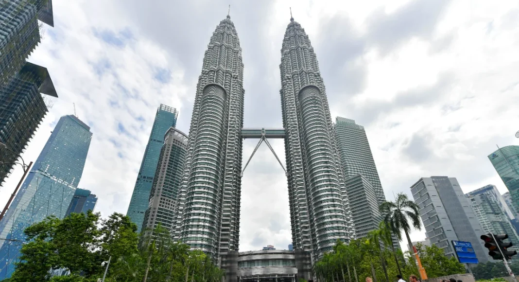 "There's nowhere to sit" - Tourist frustrated over lack of seating in KL