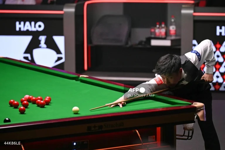 Zhao Xintong knocked out of world snooker championship, succumbing to "Crucible curse"