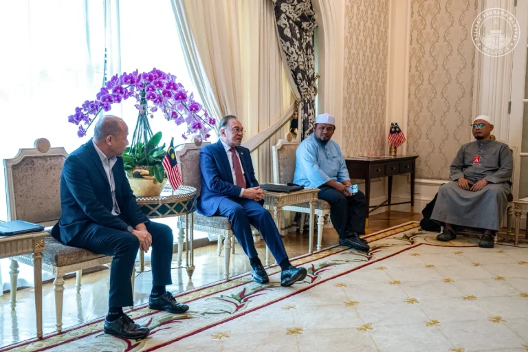 PM Anwar meets pondok leaders to discuss digital education push