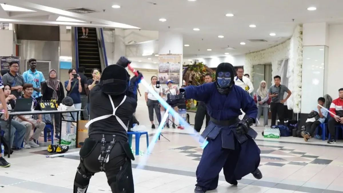 lightspeedsabermy-2456596968 Lightsaber duelling offers a low-barrier entry into an active hobby. – ALL PICS COURTESY OF ADAM