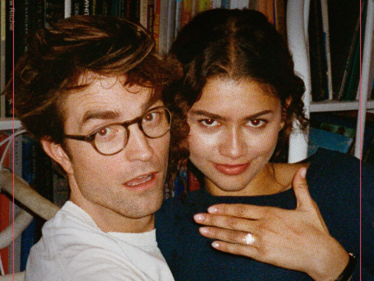 mv5byzvhmzzinmityzlkni00zgyxlwjln2mtmwfingfmmddhymmzxkeyxkfqcgc-v1-fmjpg-uy11100-jpg The film repeatedly shows how quickly conversations shift from casual to confrontational with one wrong sentence. – ALL PICS FROM IMDB
