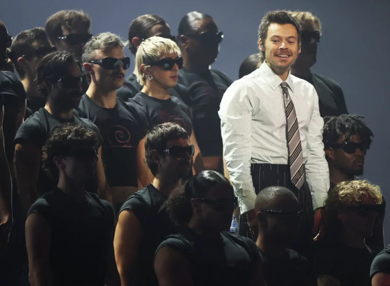 Harry Styles fans set to spend £1 billion on London concerts