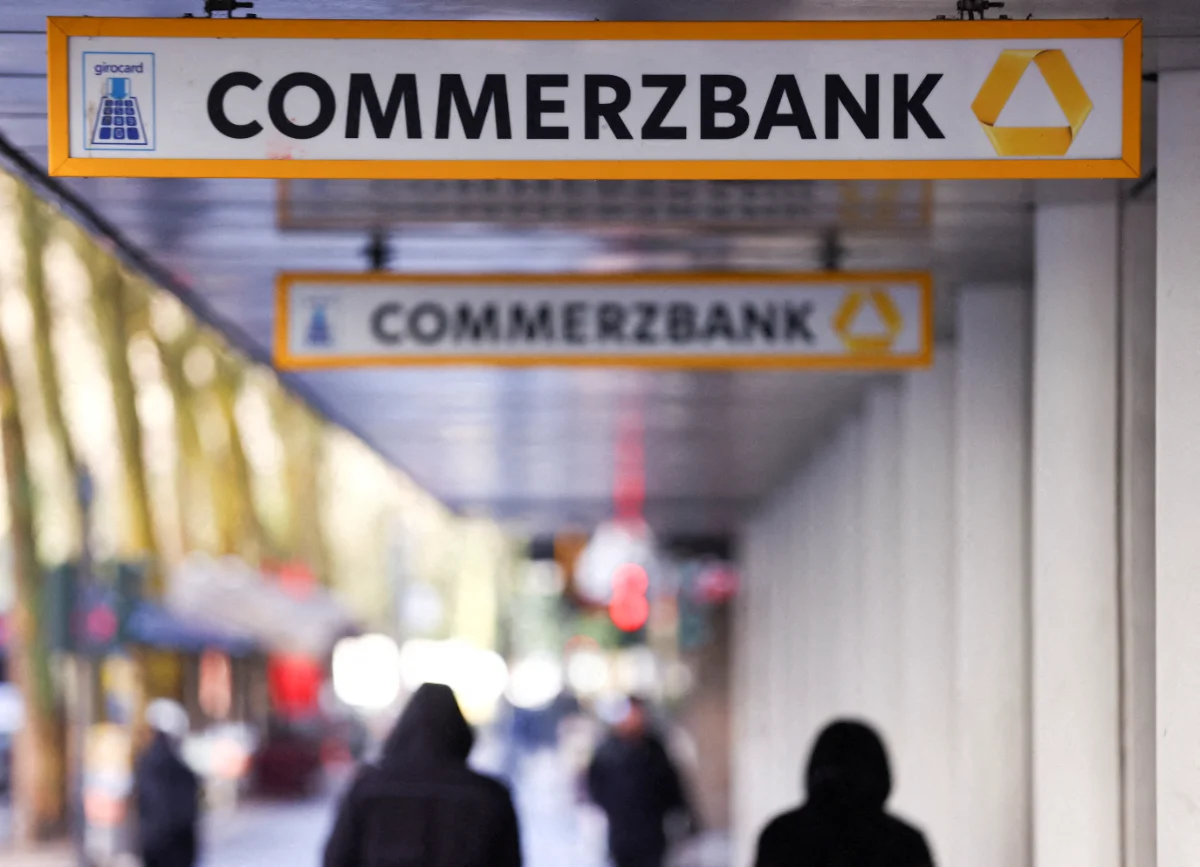 Commerzbank to cut 3,000 jobs amid UniCredit takeover battle Commerzbank to cut 3,000 jobs amid UniCredit takeover battle