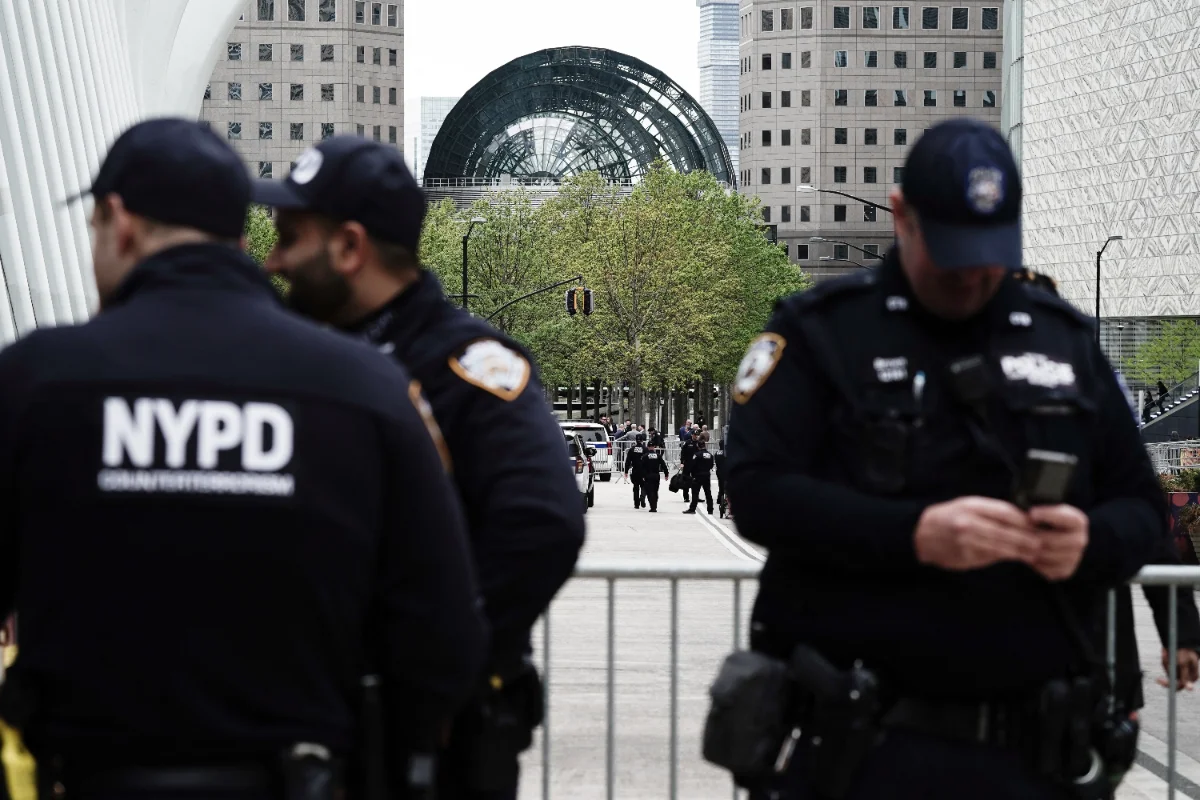 Swastikas daubed on NY Jewish homes, synagogues: police Swastikas daubed on NY Jewish homes, synagogues: police
