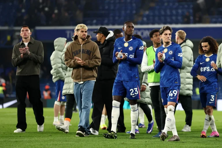 Chelsea beat Spurs 2-1, leaving Tottenham in relegation danger