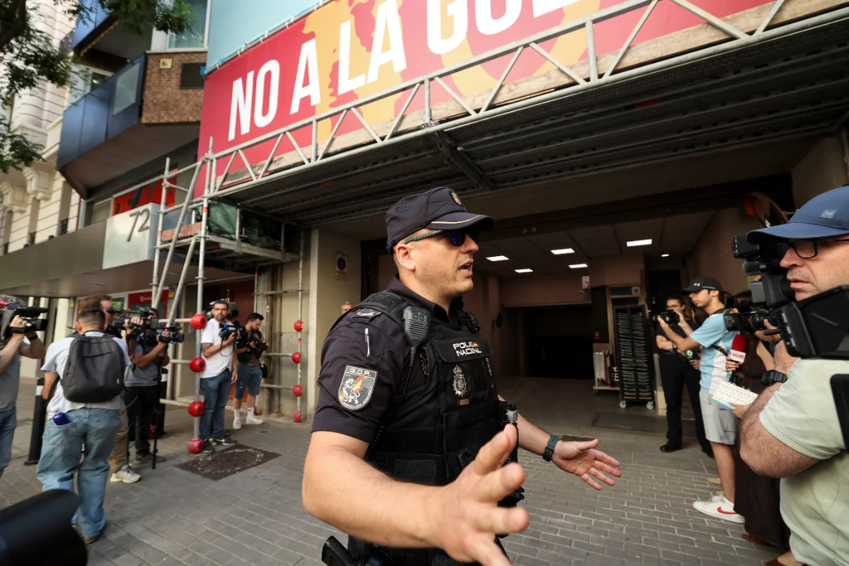 Police raid Spain's ruling party HQ in graft probe Police raid Spain's ruling party HQ in graft probe