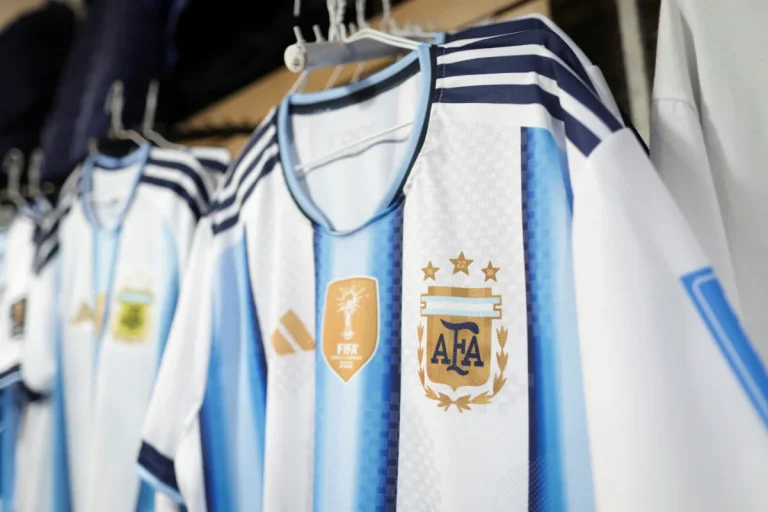 Loyalty could hurt Argentina's World Cup defence, says Bertoni