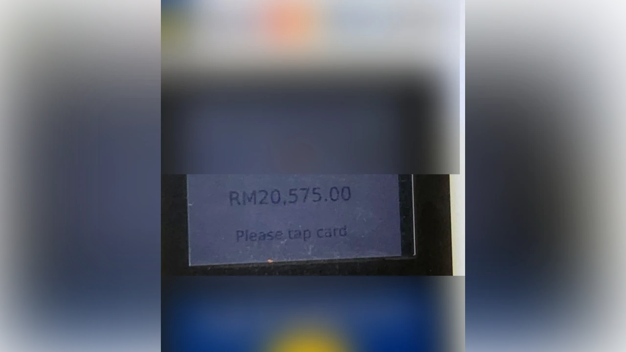 Man left stunned as mall parking machine shows RM20,575 for one hour — Netizens left in stitches Man left stunned as mall parking machine shows RM20,575 for one hour — Netizens left in stitches