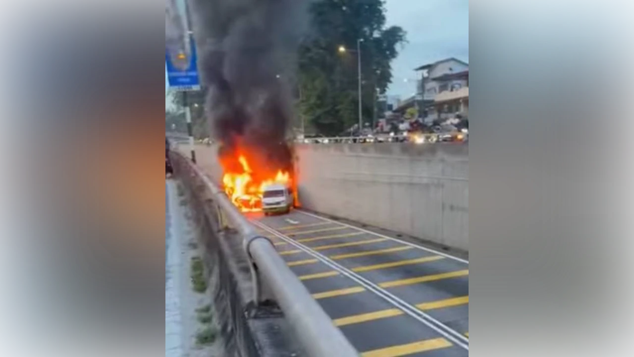 Three vehicles catch fire after crash in George Town Three vehicles catch fire after crash in George Town