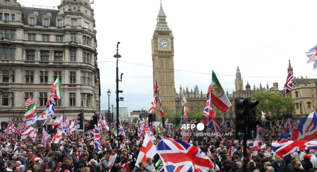 Tens of thousands turn out for UK far-right rally, counter demo
