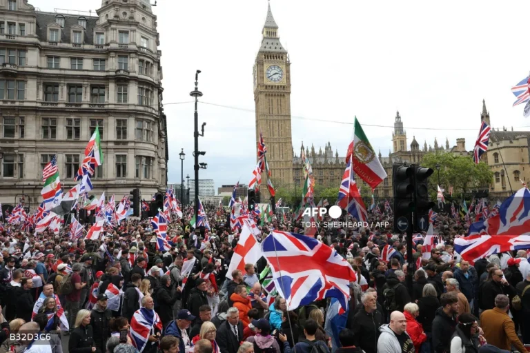 Tens of thousands turn out for UK far-right rally, counter demo