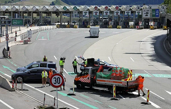 Austria protest blocks key European highway crossing