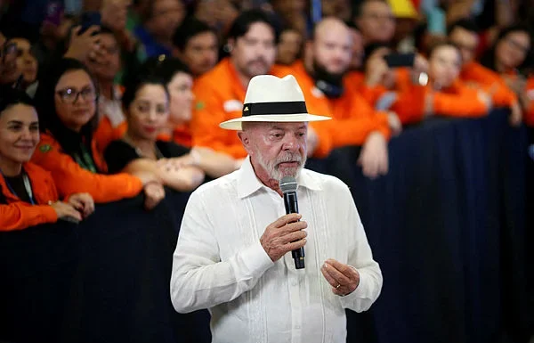 Brazil moves to a shorter workweek, giving workers two rest days