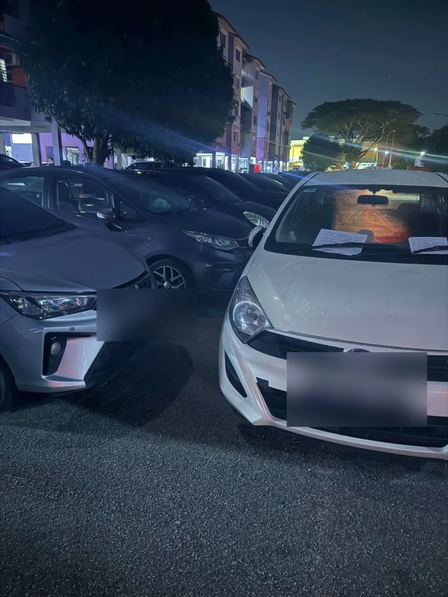 Double-parked car leaves Malaysian stranded for 10 hours, forced to spend RM53 on e-hailing ride to work Double-parked car leaves Malaysian stranded for 10 hours, forced to spend RM53 on e-hailing ride to work