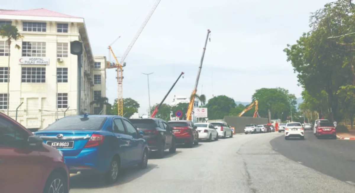 Errant motorists clog roads near Penang hospital Errant motorists clog roads near Penang hospital