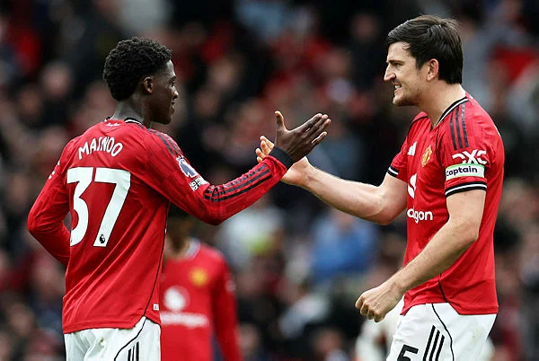FBL-ENG-PR-MAN_UTD-LIVERPOOL Man Utd beat Liverpool, Spurs climb out of relegation zone