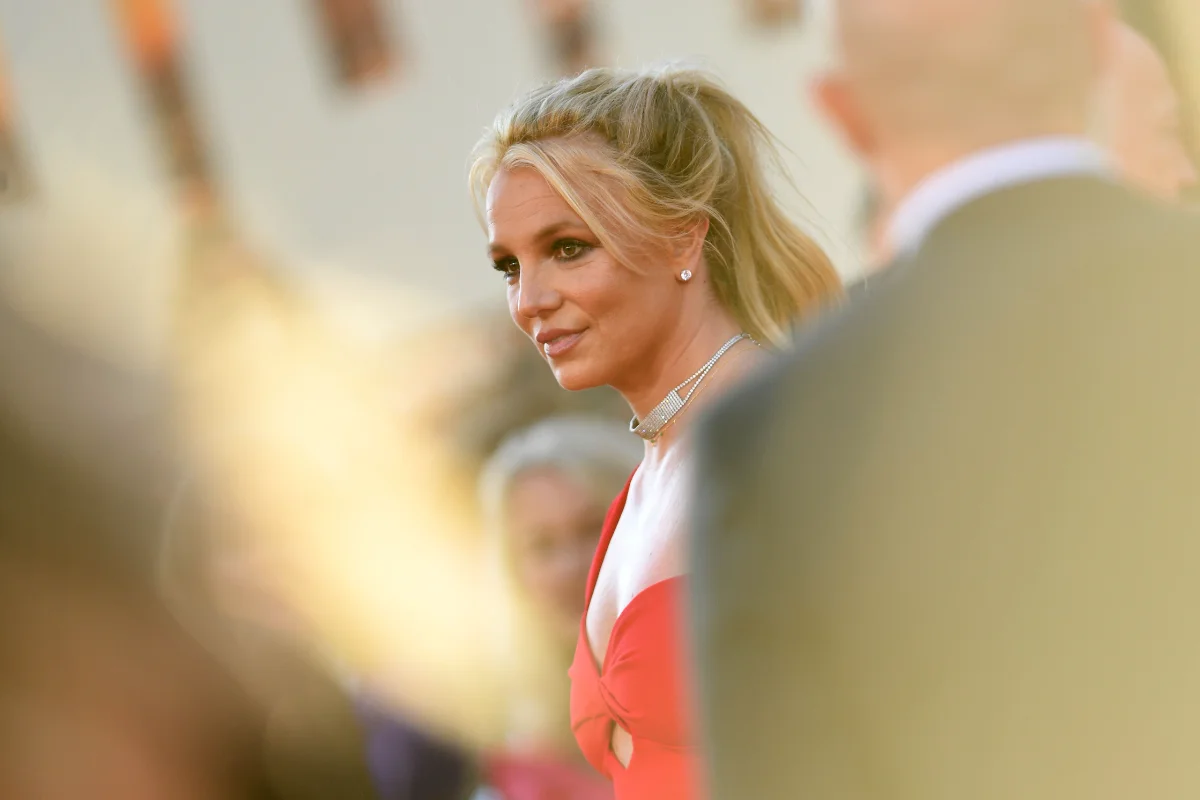 Britney Spears avoids jail in reckless driving plea deal
