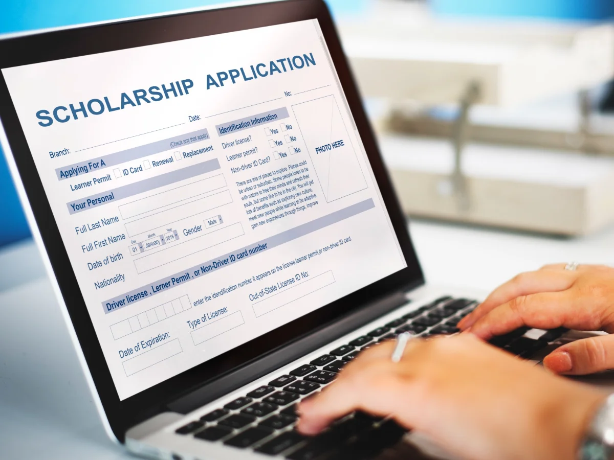 Father insists on taking RM100k loan for daughter to study in Australia, netizens say it’s not enough Father insists on taking RM100k loan for daughter to study in Australia, netizens say it’s not enough