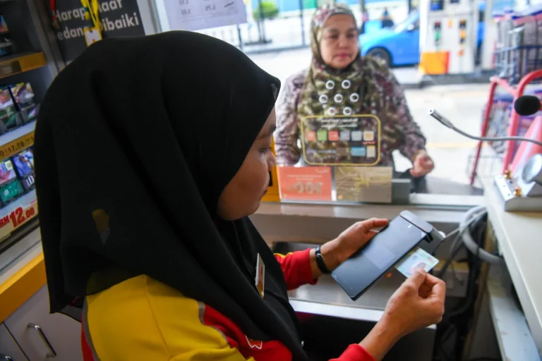 Government warns of jail and RM20,000 fine for MyKad misuse under Budi95