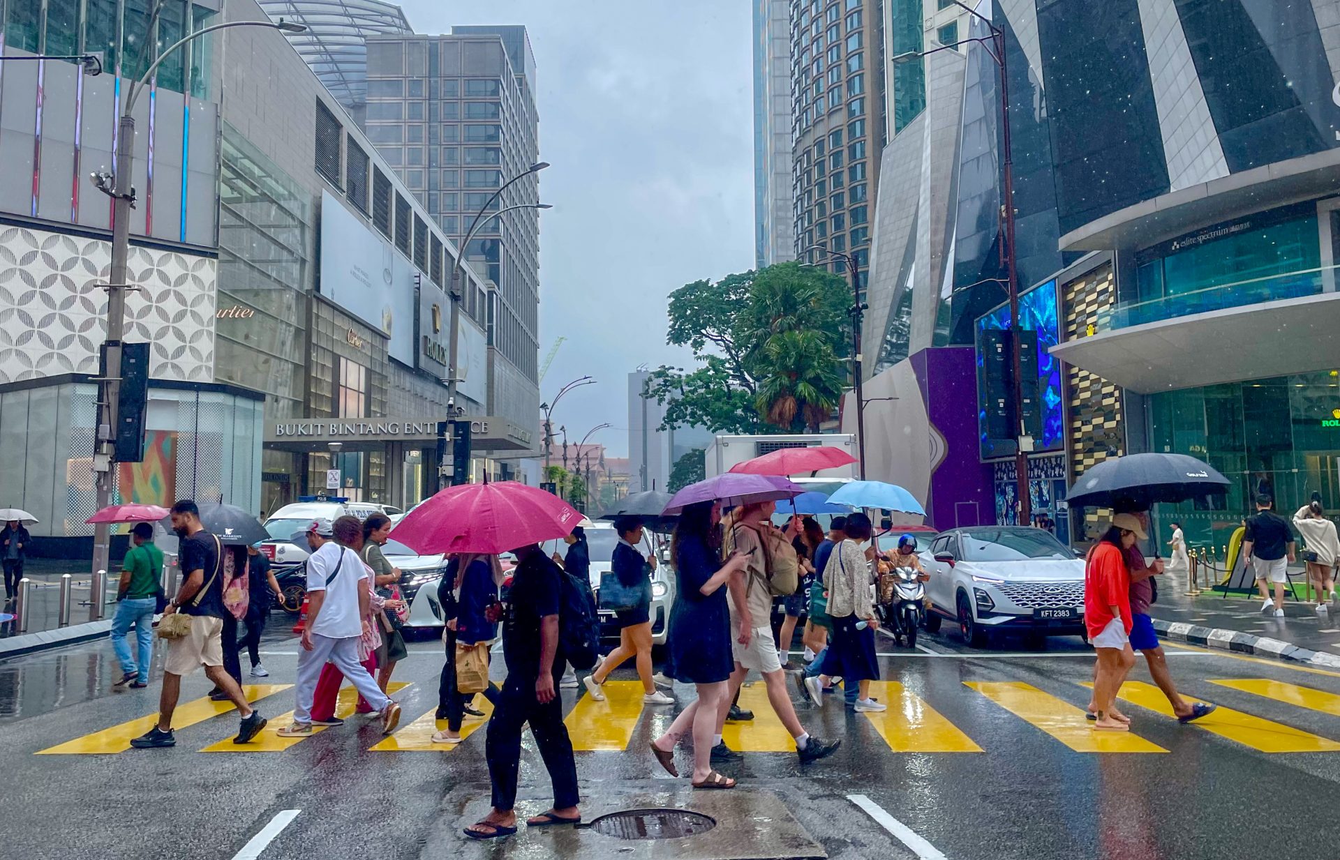 Thunderstorm warning issued for 10 states until 4pm