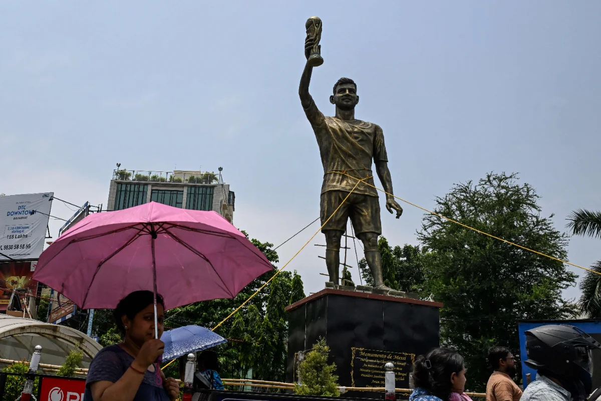 Messi statue in India to be removed over safety fears Messi statue in India to be removed over safety fears