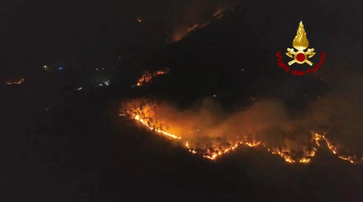 Tuscany wildfire forces 3,500 to flee Tuscany wildfire forces 3,500 to flee