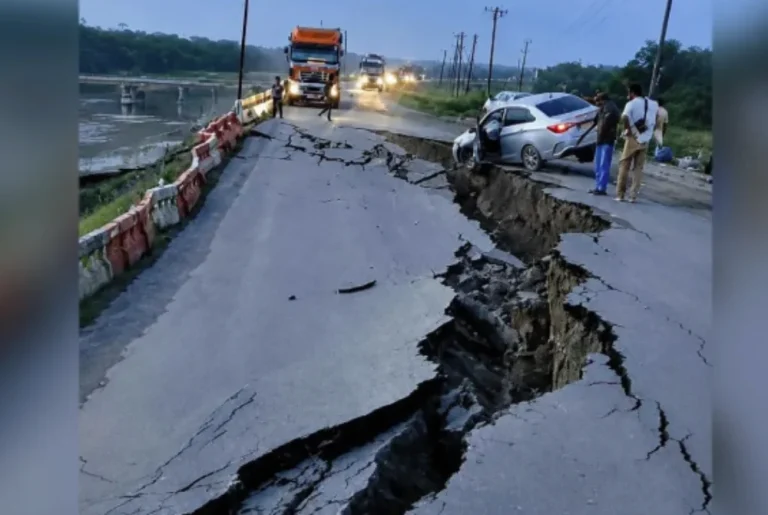 Sandakan–Lahad Datu main road collapses, disrupting thousands of motorists