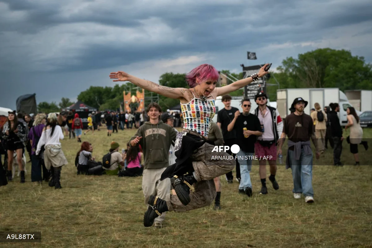 Illegal rave draws 20000 to dangerous military site in France Illegal rave draws 20000 to dangerous military site in France