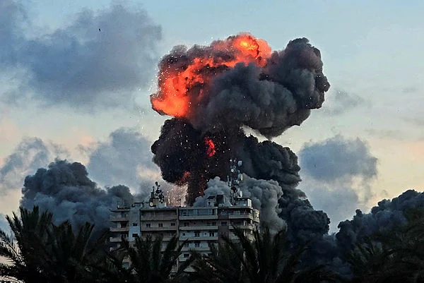 Israel strikes Tyre after new warning to south Lebanon Israel strikes Tyre after new warning to south Lebanon