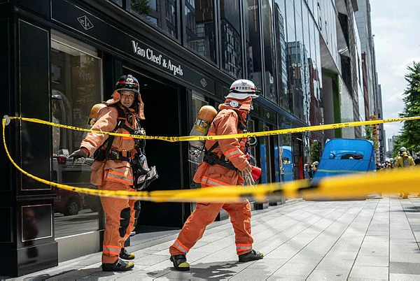 Around 20 injured after spraying incident in Tokyo mall