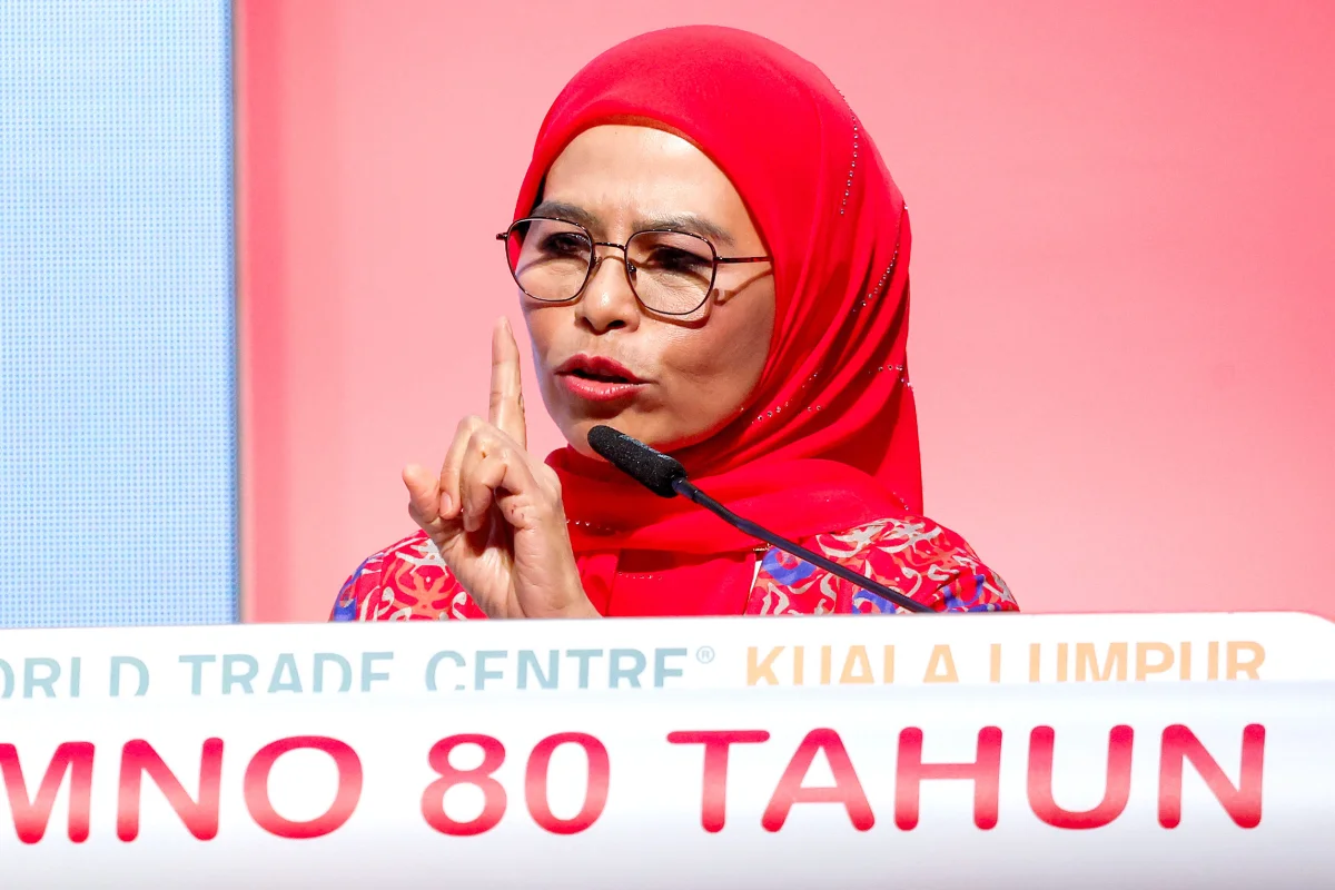 UMNO must return to moderation, leave behind past nostalgia UMNO must return to moderation, leave behind past nostalgia