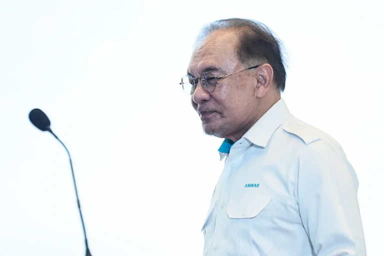 Anwar praises HSIS Heart Centre for cardiac care excellence