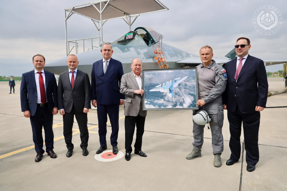 King witnesses aerial demonstration of Sukhoi Su-57E by renowned 'Hero of Russia' pilot