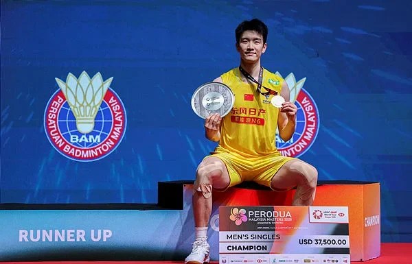 Li Shi Feng defends Malaysia Masters title in straight sets