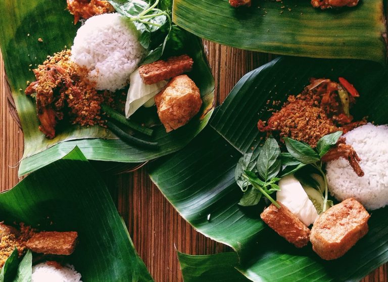 Why these often-confused spicy chicken dishes aren’t actually the same.