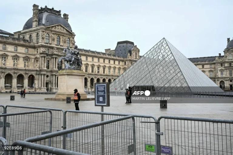Louvre heist to become film and documentary series