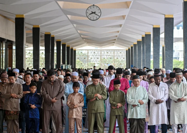 Muslims across the country celebrate Aidiladha with prayers and takbir