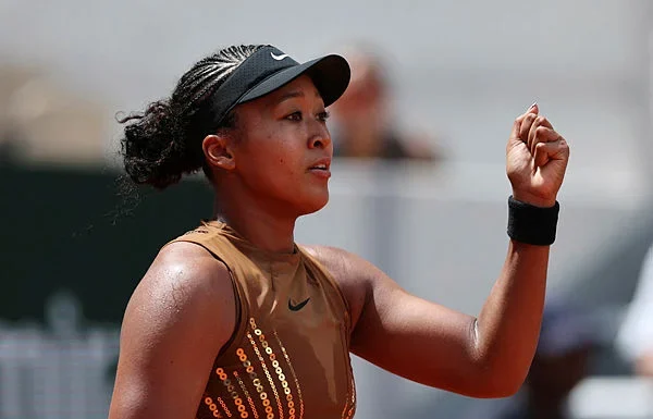 Naomi Osaka fights past Jovic to reach French Open fourth round