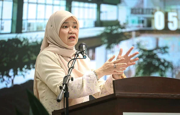 Education Ministry to continue support for Form 6 students - Fadhlina
