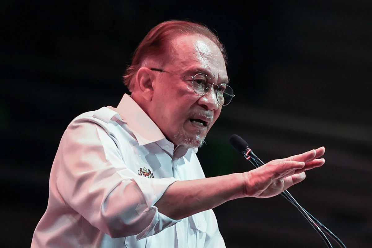 PM Anwar sets two-week deadline for workers' initiatives reports